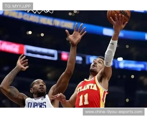 伦纳德底线接球补篮得手，快船守住领先